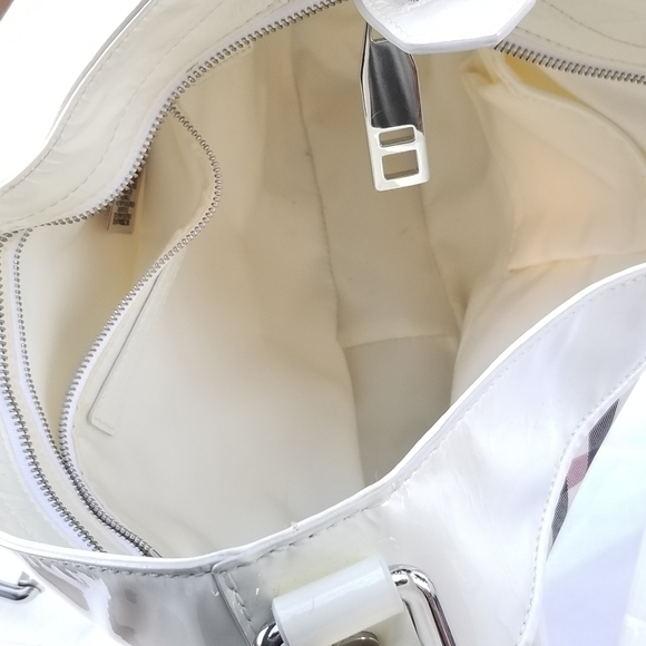 Burberry  Phoebe white /Beige Nova Check PVC and quited Patent Leather Hobo bag - Picture 12 of 16